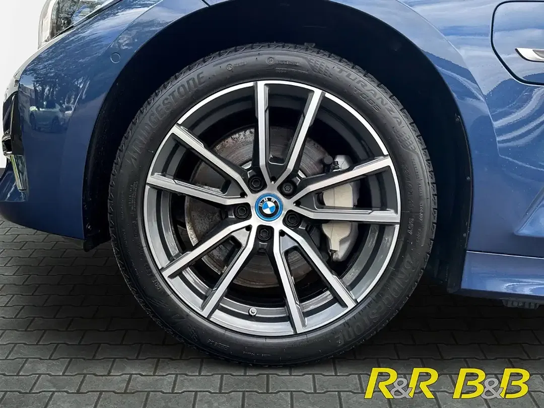 BMW 330 - Thumbnail 5