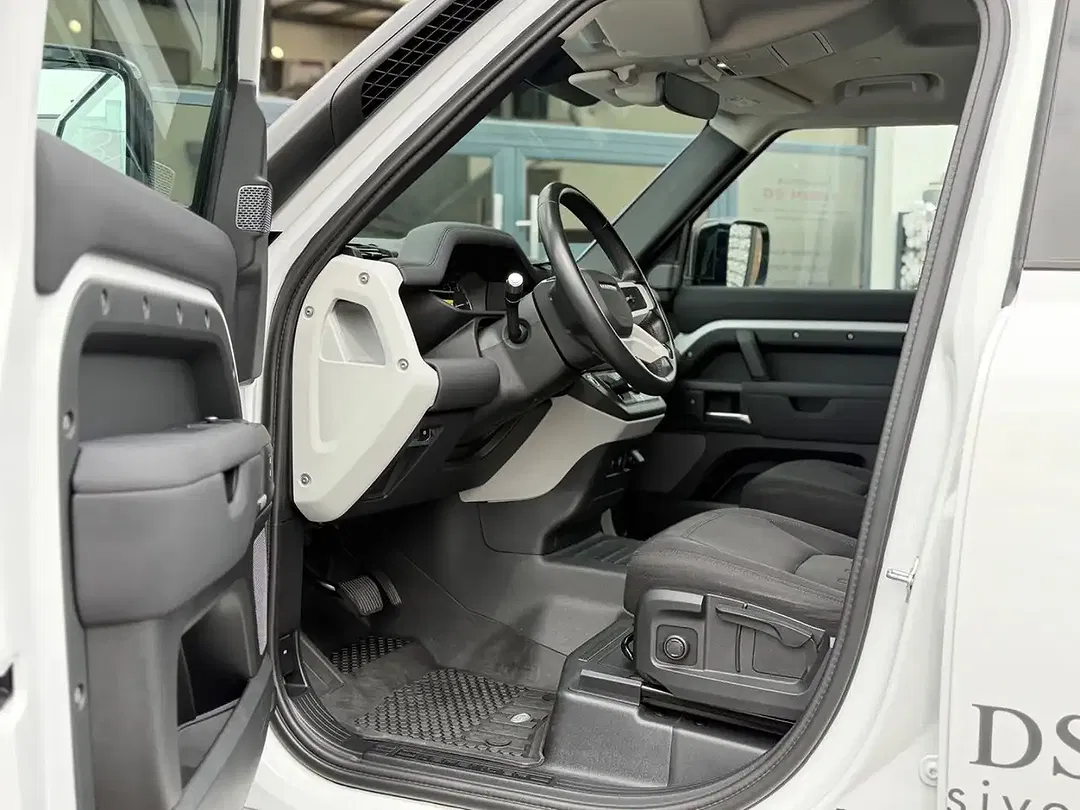 Land Rover Defender - Thumbnail 11
