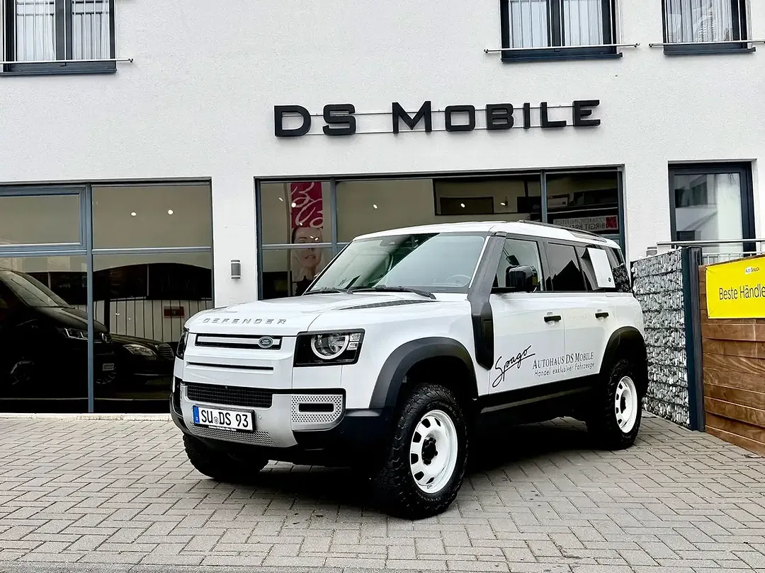 Land Rover Defender - Thumbnail 3