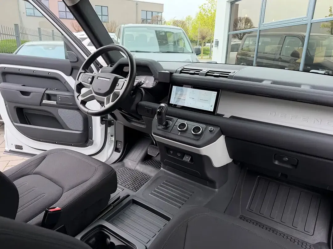 Land Rover Defender - Thumbnail 8