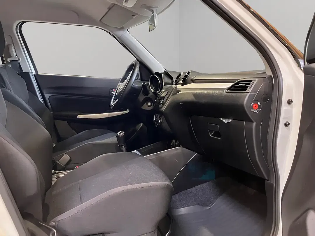 Suzuki Swift - Thumbnail 10