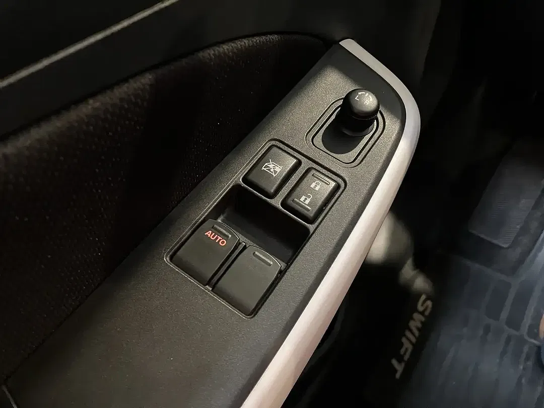 Suzuki Swift - Thumbnail 18