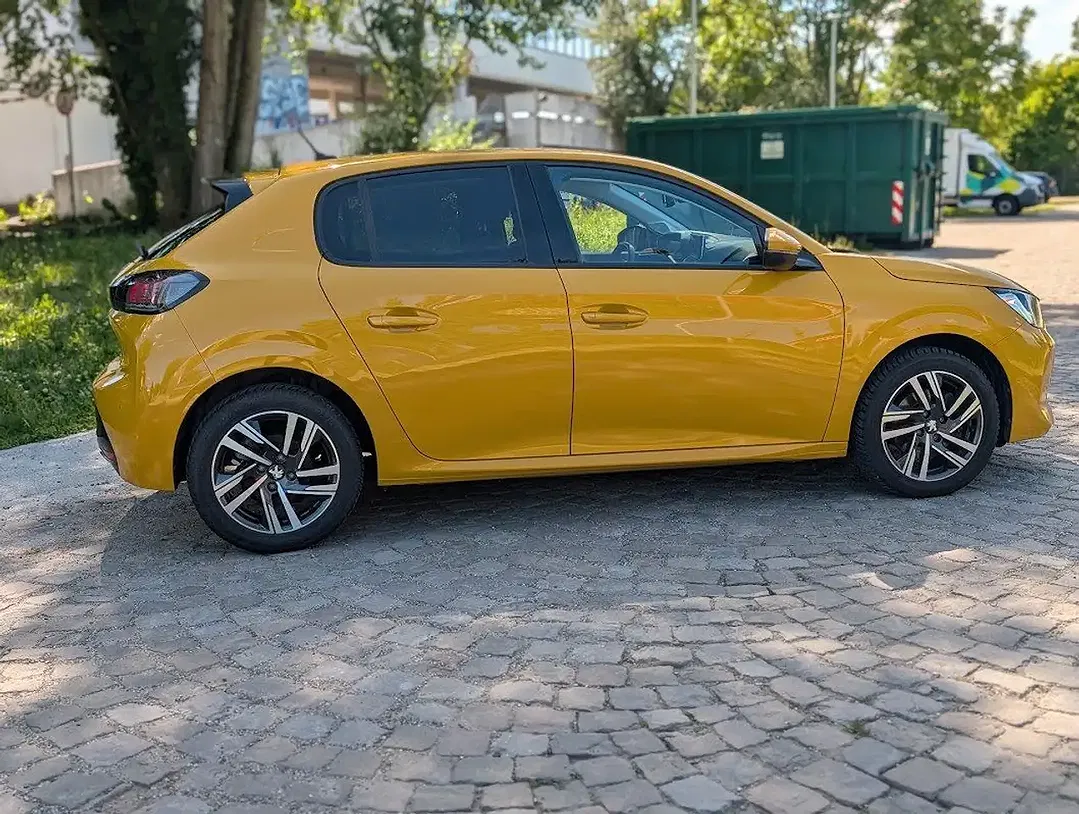 Peugeot 208 - Thumbnail 10