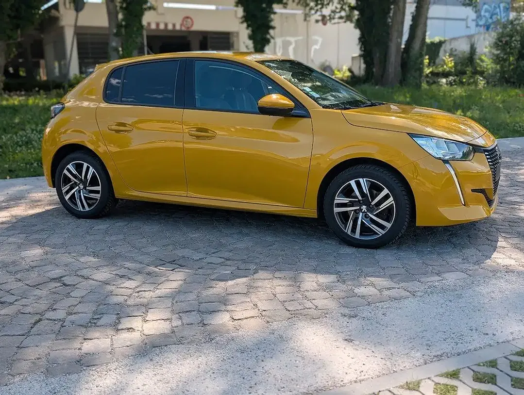 Peugeot 208 - Thumbnail 11