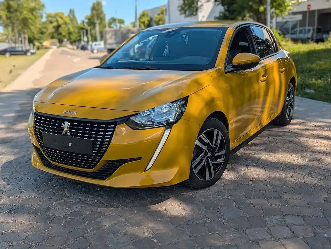 Peugeot 208 - Thumbnail 2