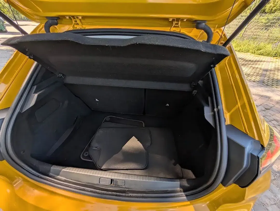 Peugeot 208 - Thumbnail 23