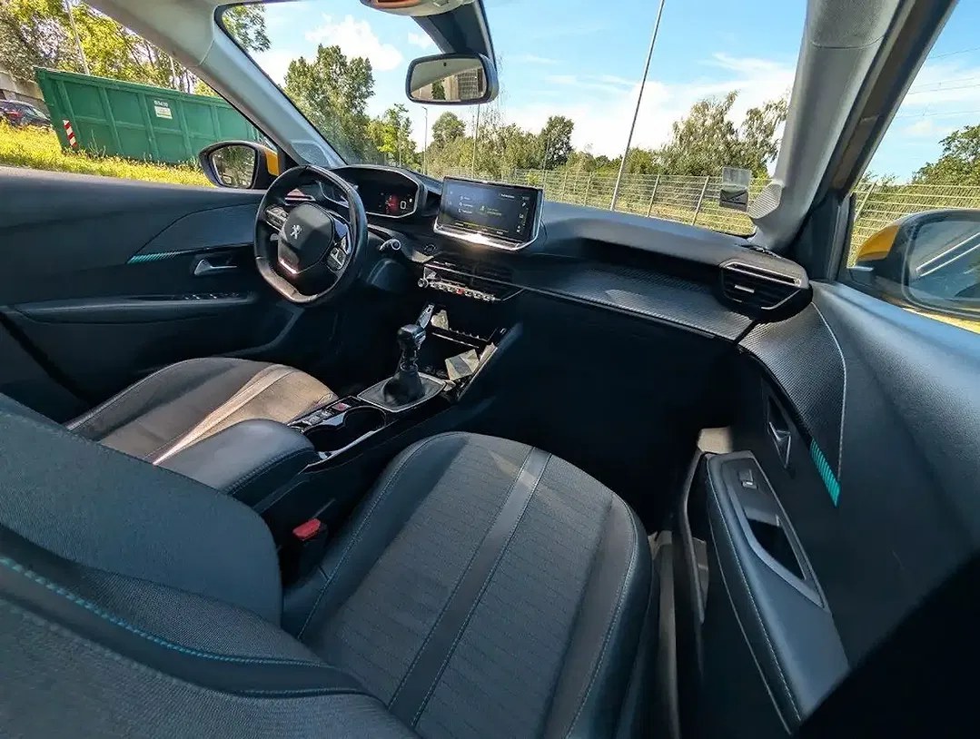 Peugeot 208 - Thumbnail 25