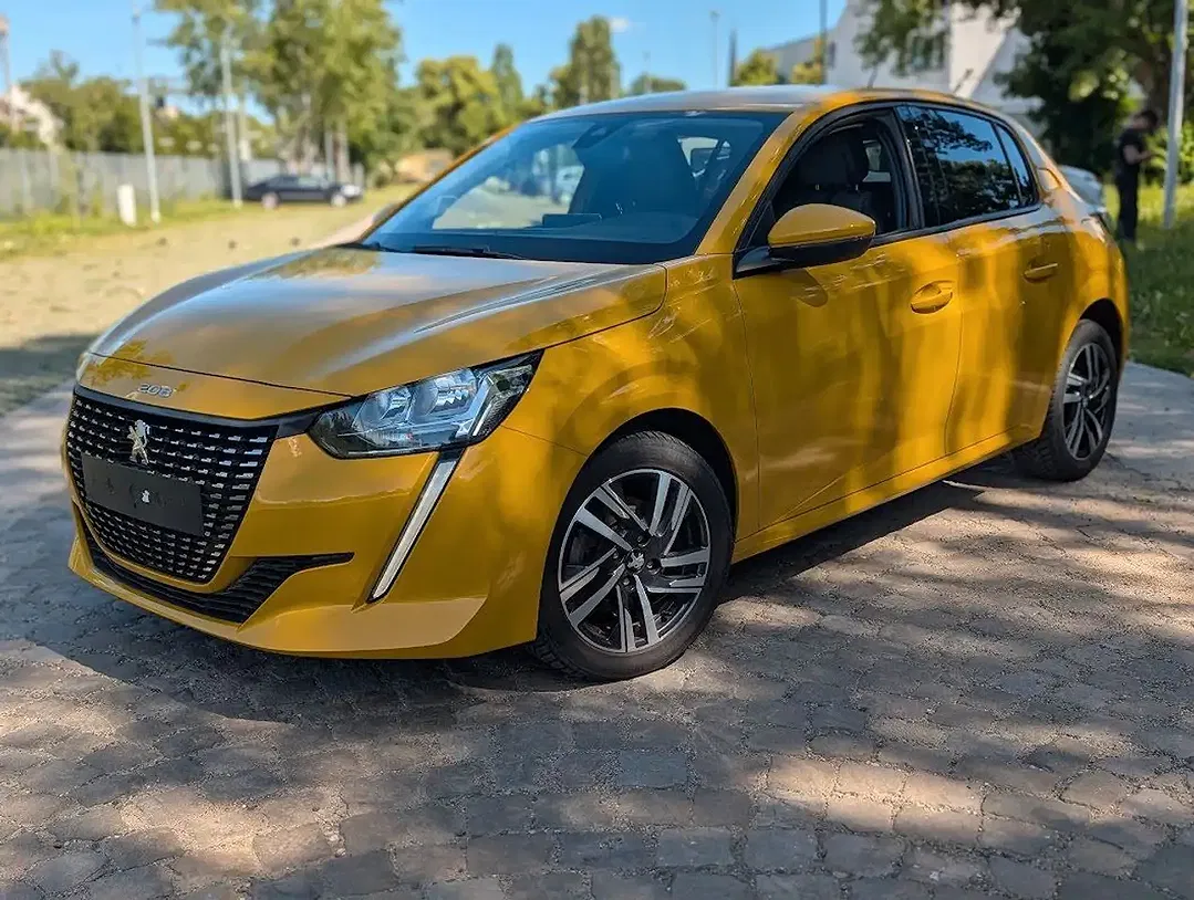 Peugeot 208 - Thumbnail 3