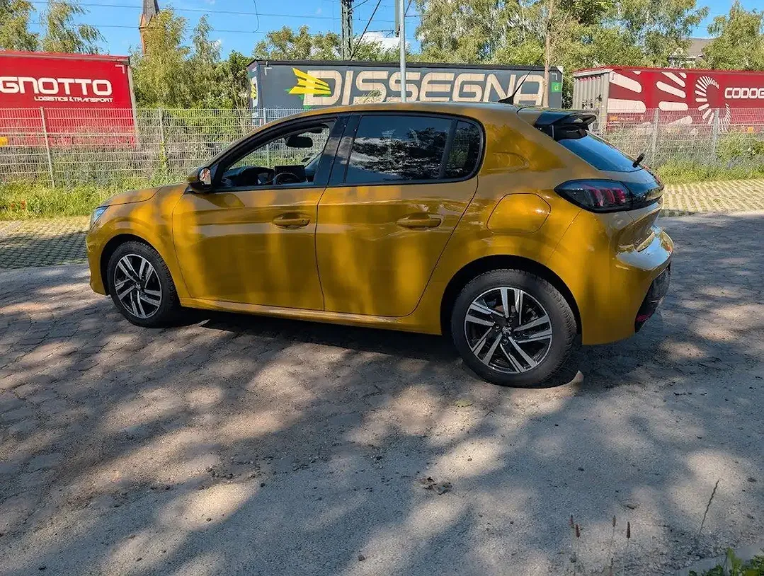 Peugeot 208 - Thumbnail 5