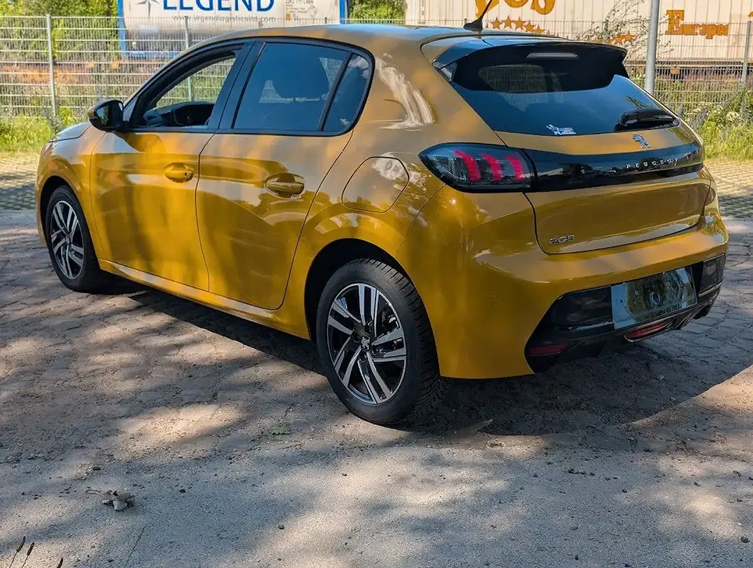 Peugeot 208 - Thumbnail 6