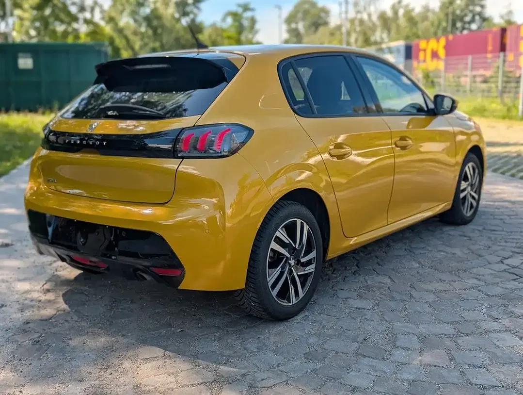 Peugeot 208 - Thumbnail 9