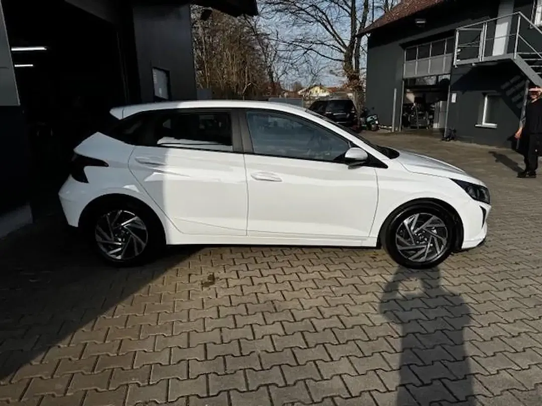 Hyundai i20 - Thumbnail 3
