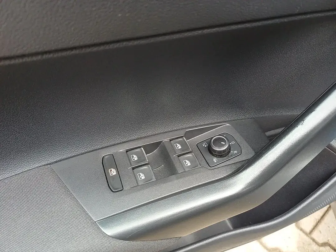 Volkswagen Polo - Thumbnail 9