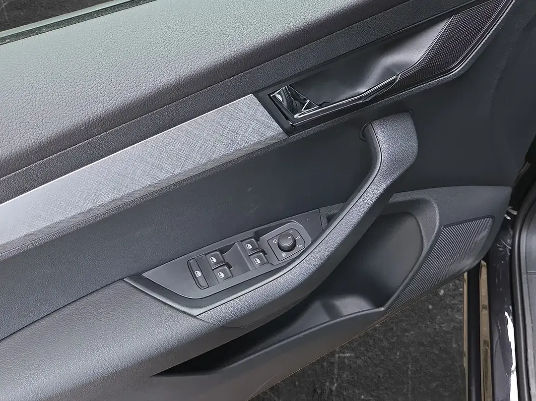 Skoda Karoq - Thumbnail 5