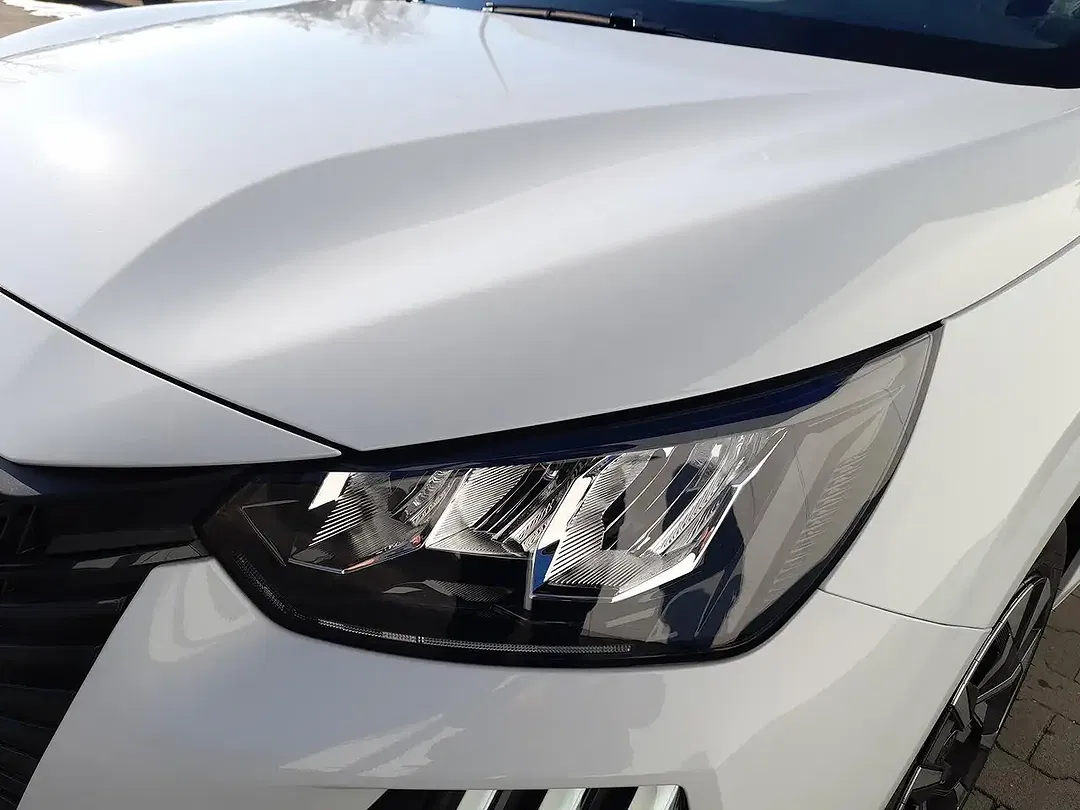 Peugeot 208 - Thumbnail 11