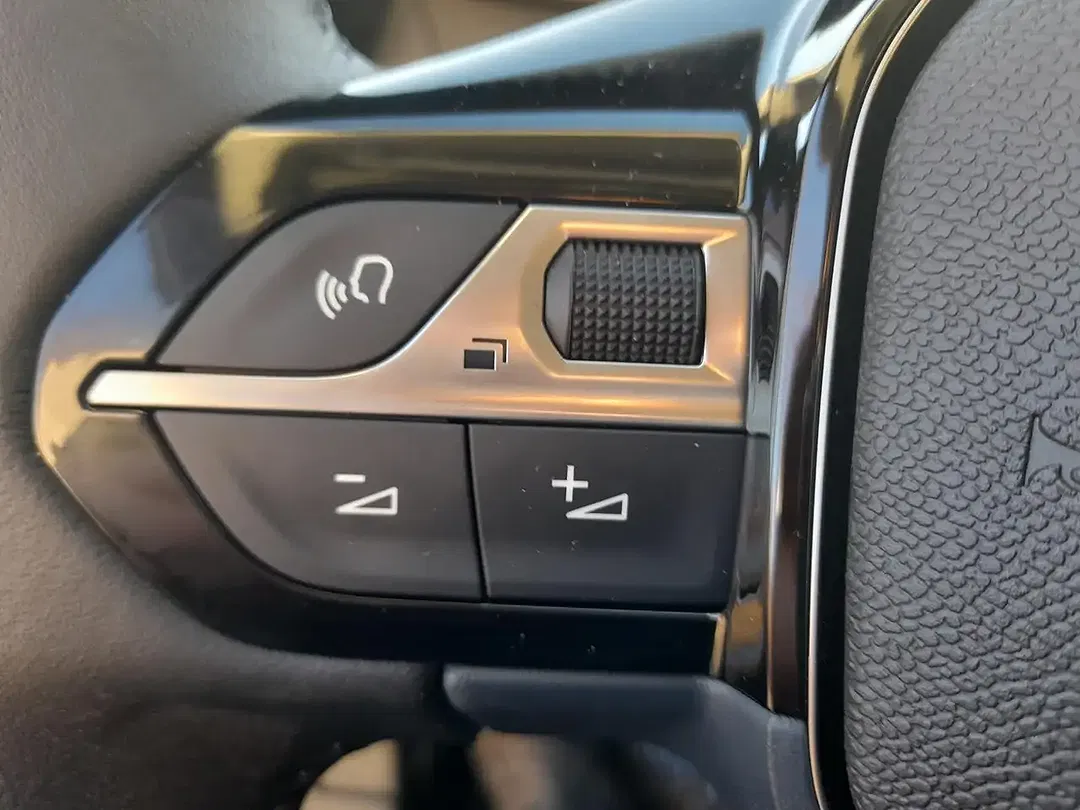 Peugeot 208 - Thumbnail 18