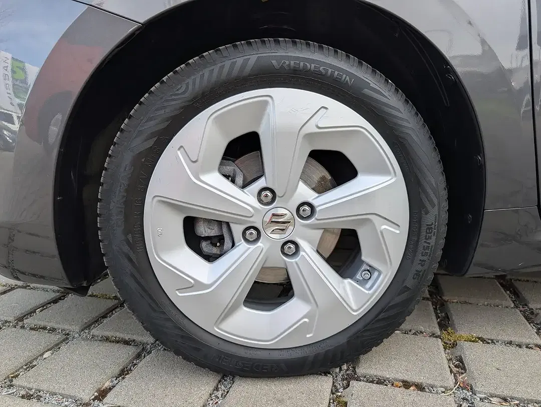 Suzuki Swift - Thumbnail 6