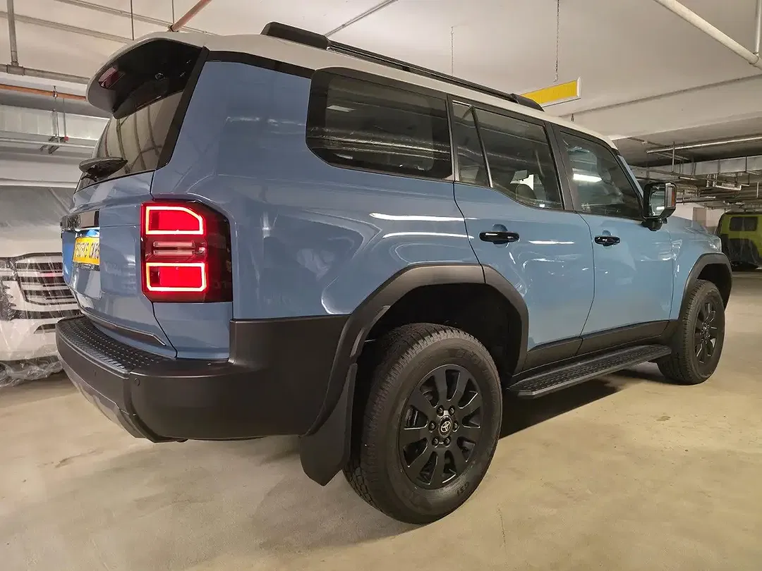 Toyota Land Cruiser - Thumbnail 5