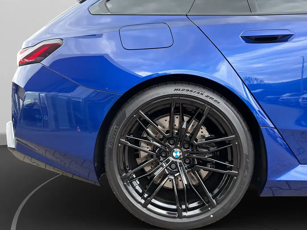 BMW M5 - Thumbnail 11