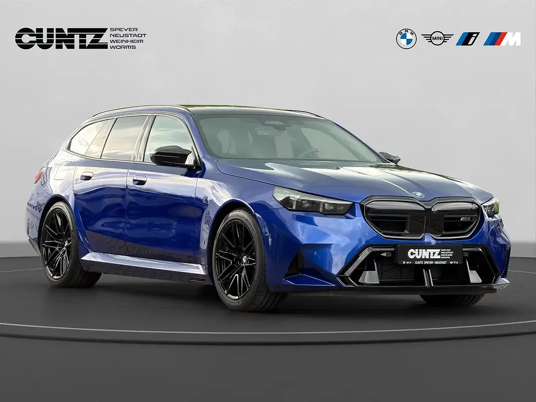 BMW M5 - Thumbnail 3