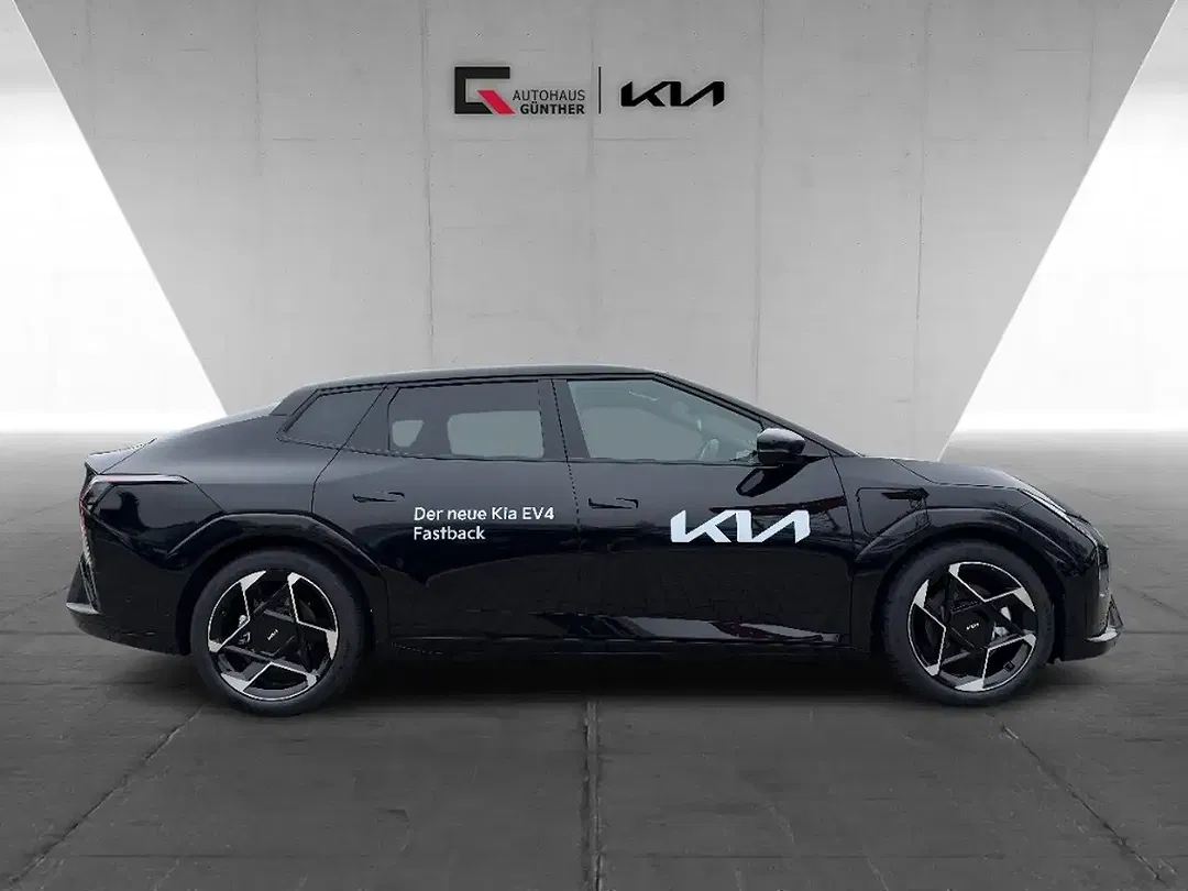 Kia EV4 - Thumbnail 4