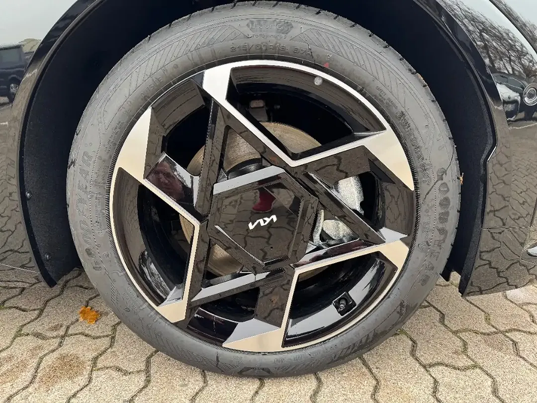 Kia EV4 - Thumbnail 6