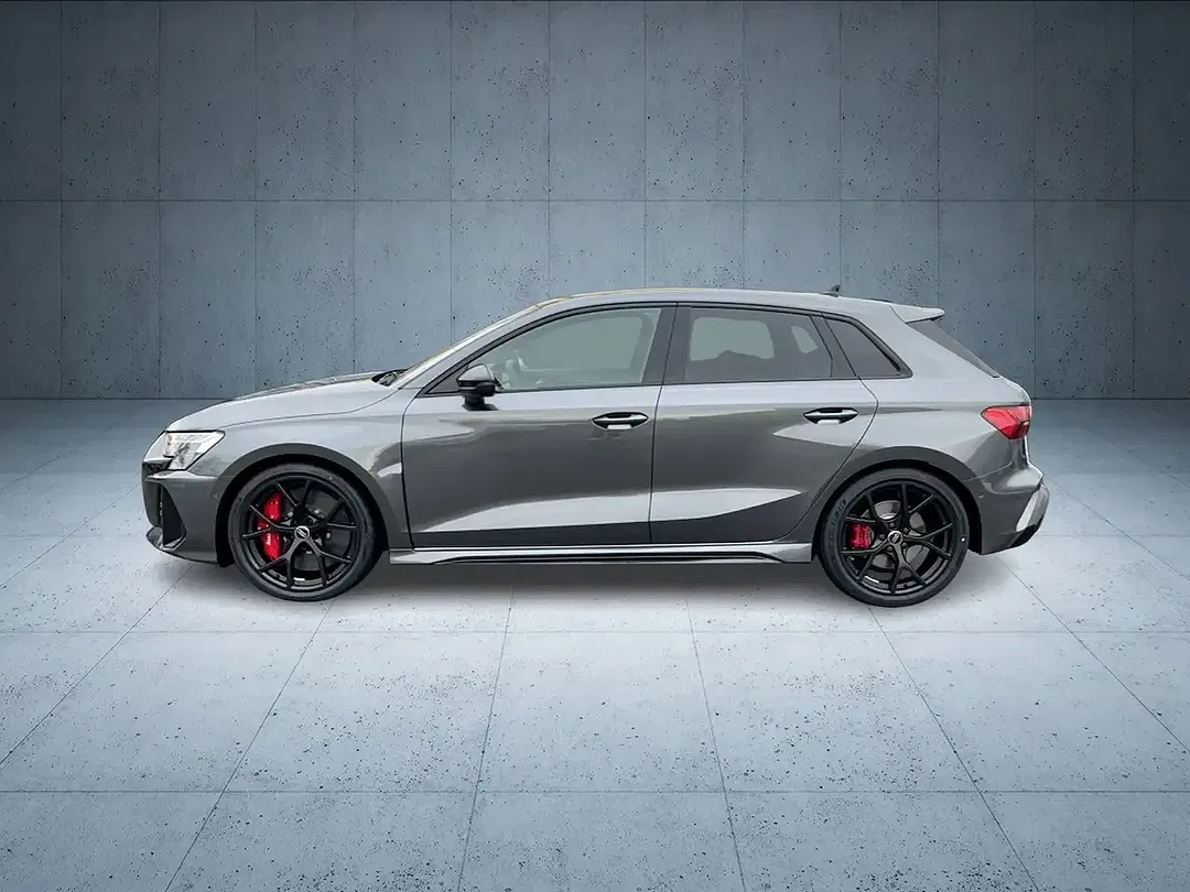 Audi RS3 - Thumbnail 3