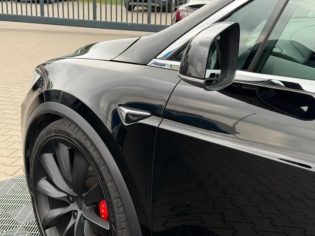 Tesla Model X - Thumbnail 12