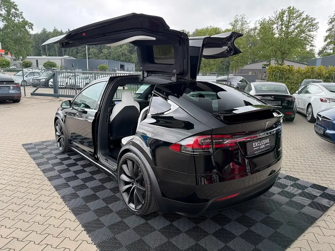 Tesla Model X - Thumbnail 15