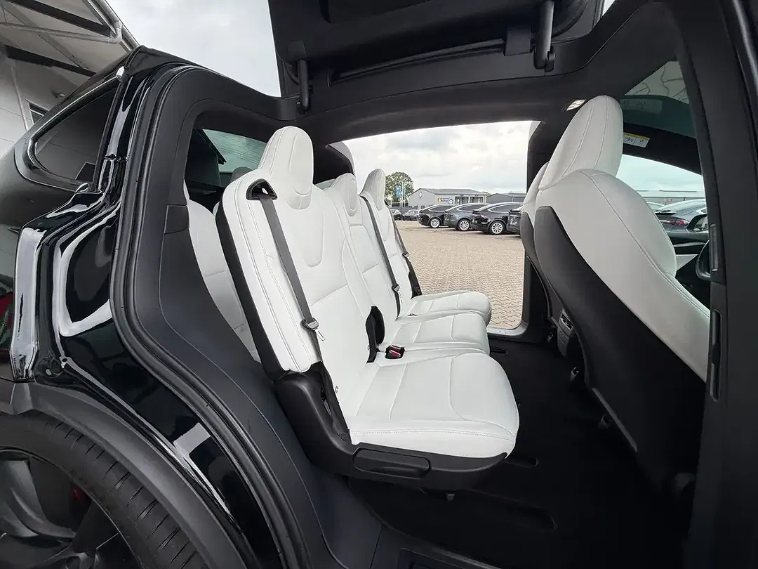 Tesla Model X - Thumbnail 16