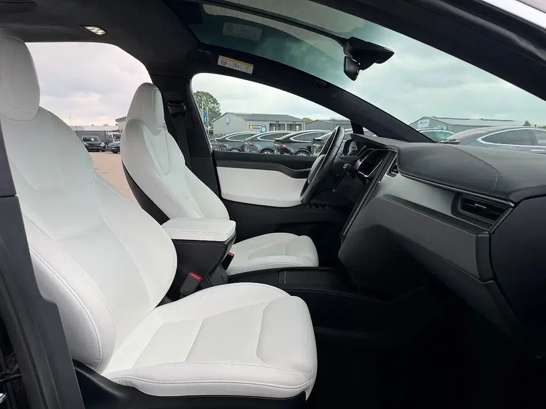 Tesla Model X - Thumbnail 18