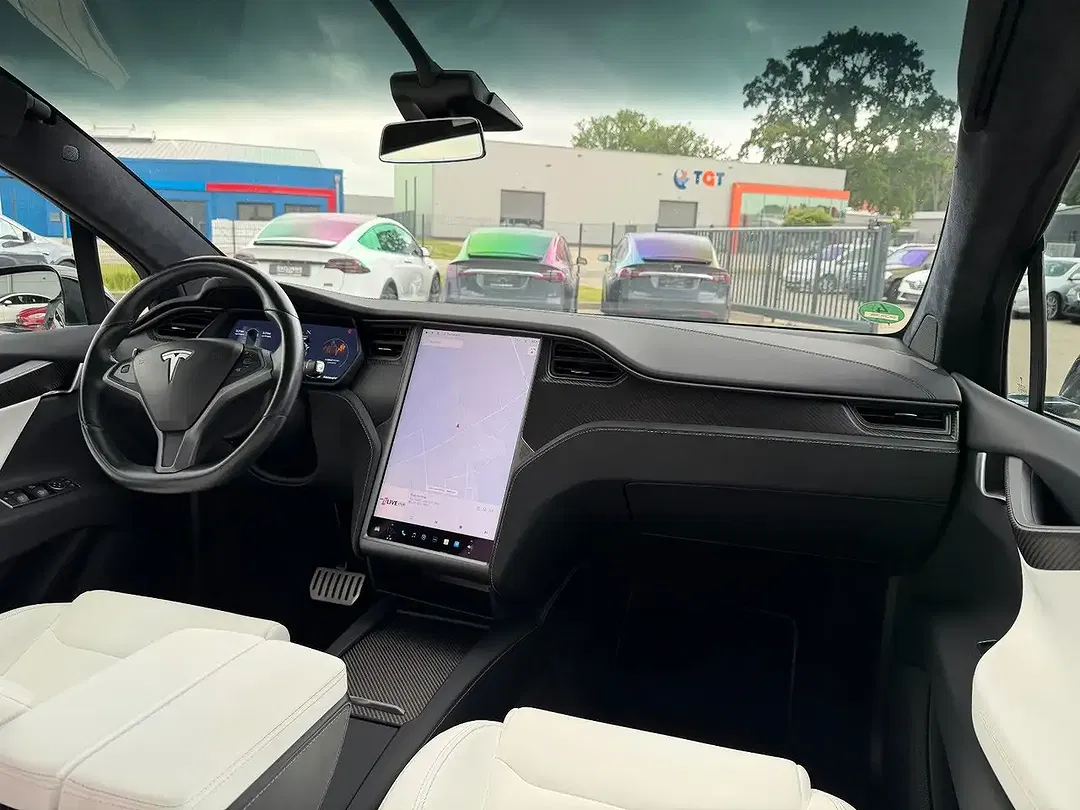 Tesla Model X - Thumbnail 24