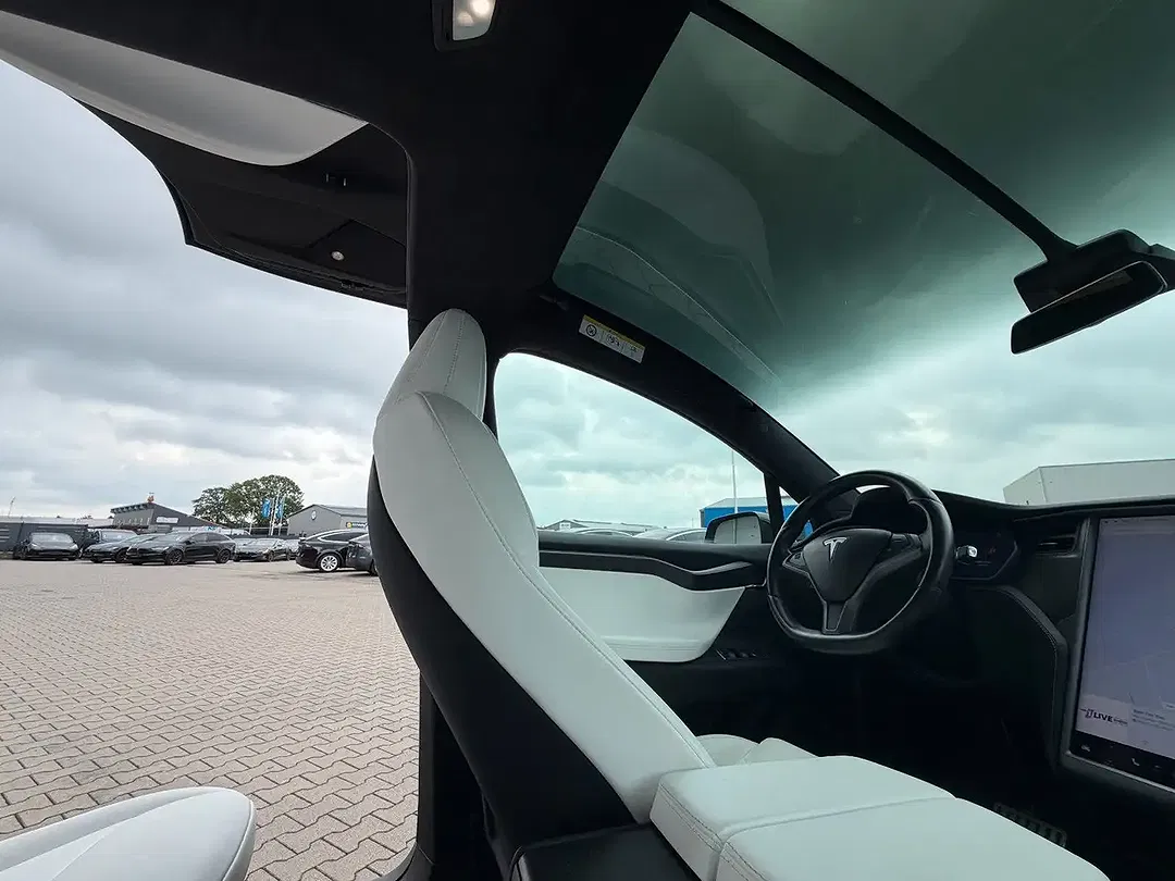 Tesla Model X - Thumbnail 25