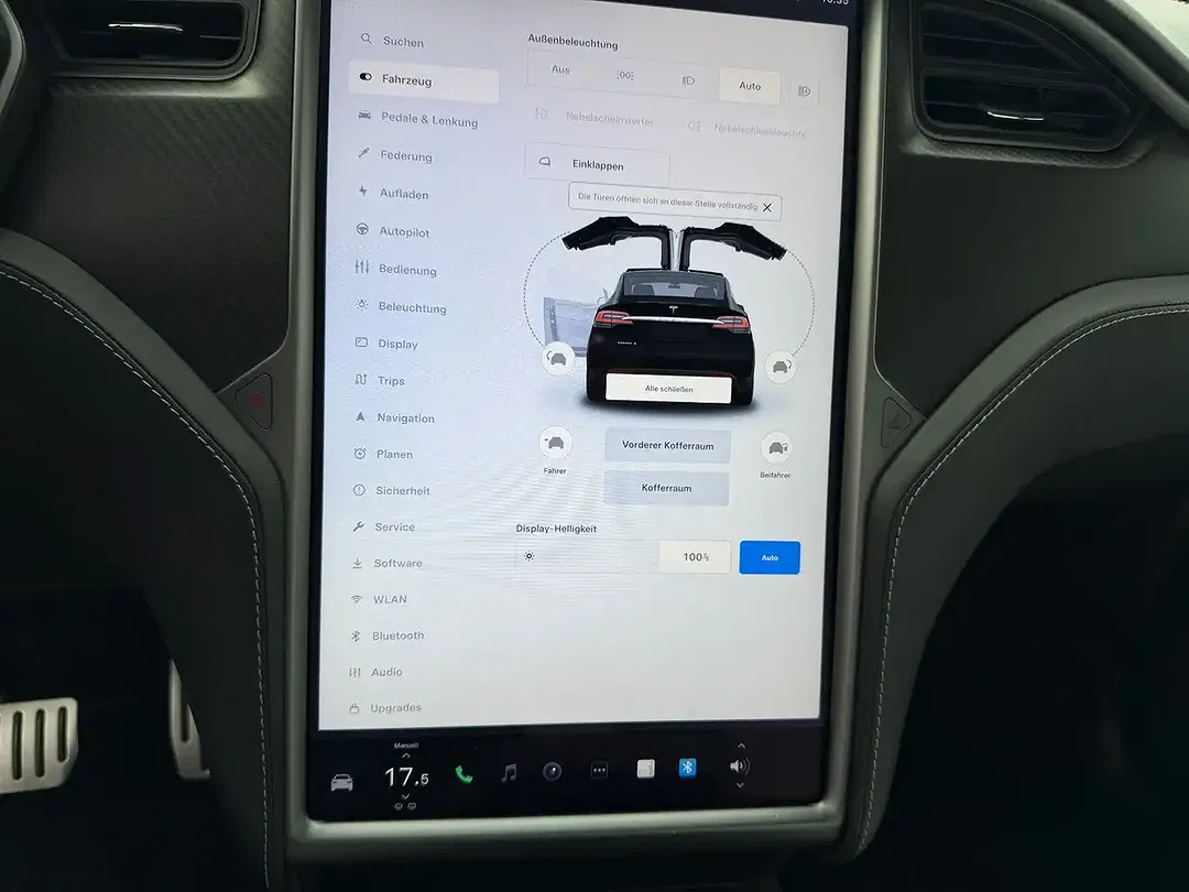 Tesla Model X - Thumbnail 27