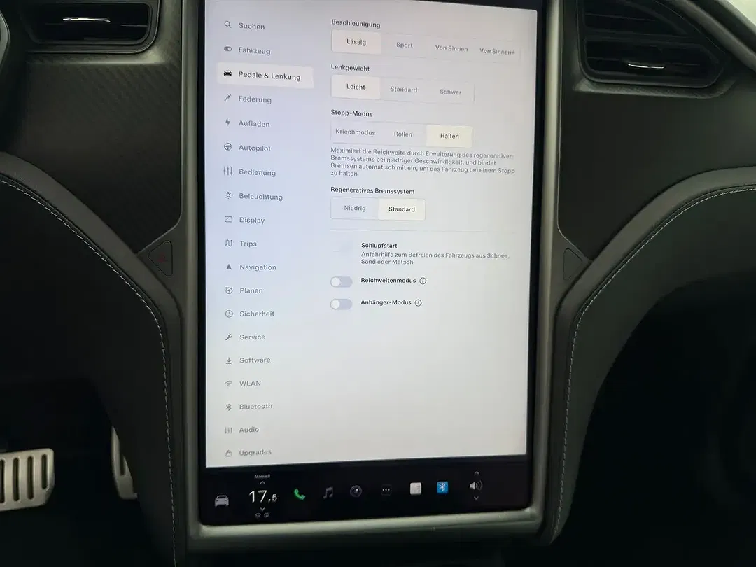 Tesla Model X - Thumbnail 28