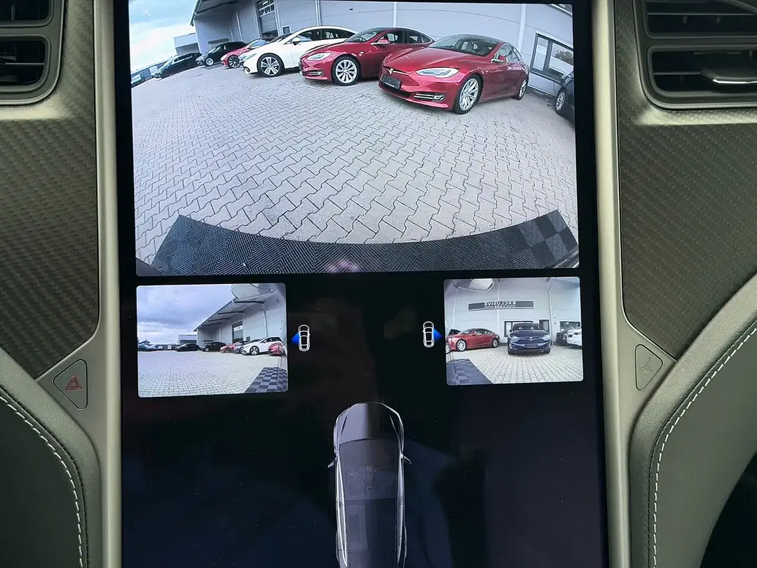 Tesla Model X - Thumbnail 35