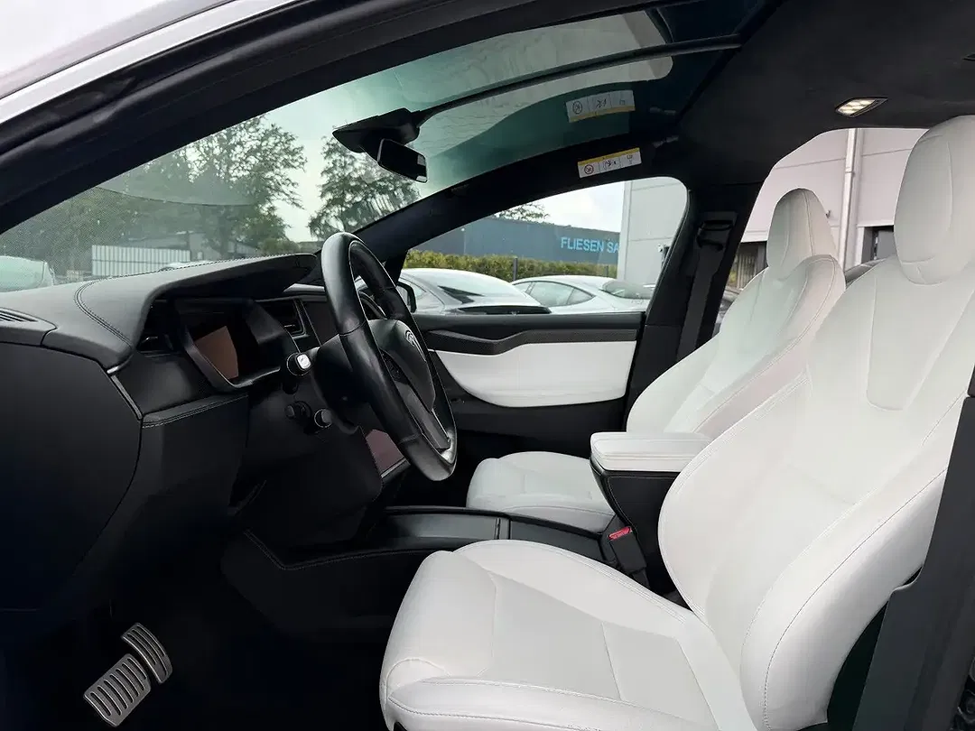 Tesla Model X - Thumbnail 41