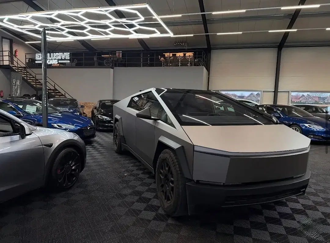 Tesla Model X - Thumbnail 46