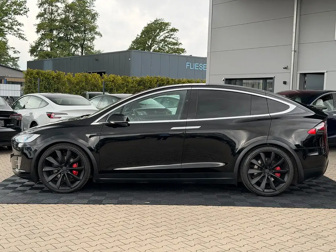 Tesla Model X - Thumbnail 7