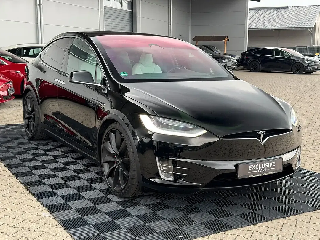 Tesla Model X - Thumbnail 8