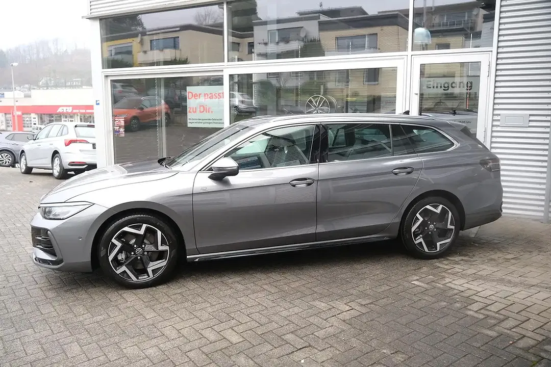 Volkswagen Passat Variant - Thumbnail 2