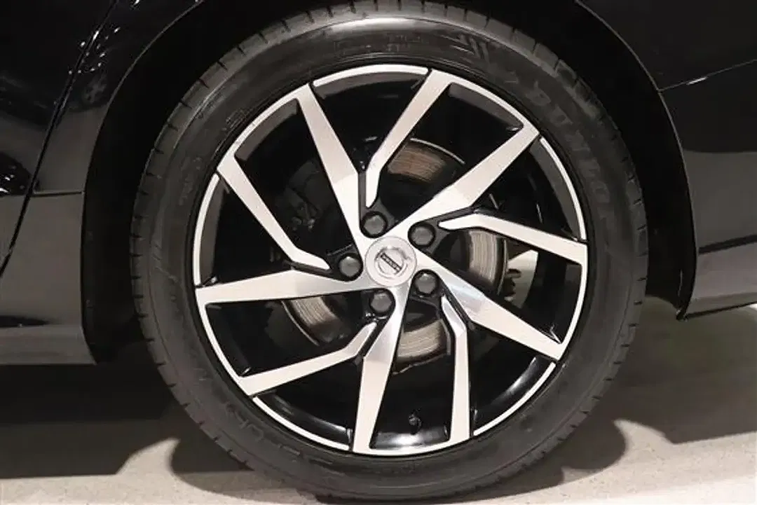 Volvo S60 - Thumbnail 3