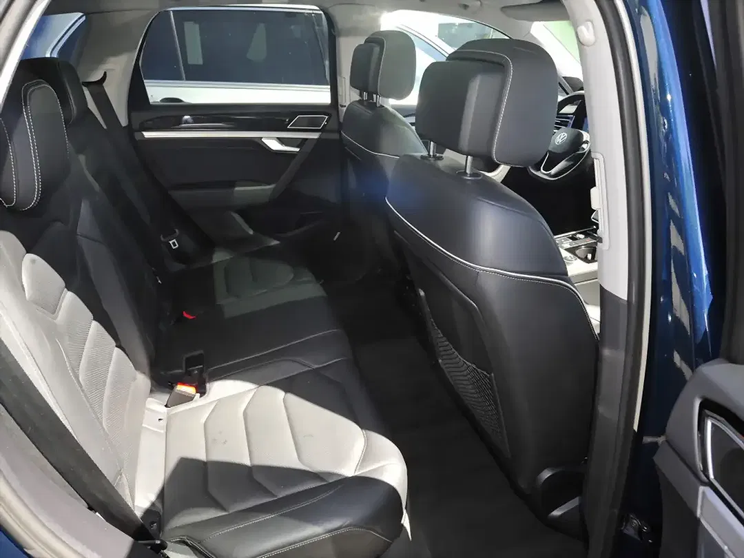 Volkswagen Touareg - Thumbnail 12