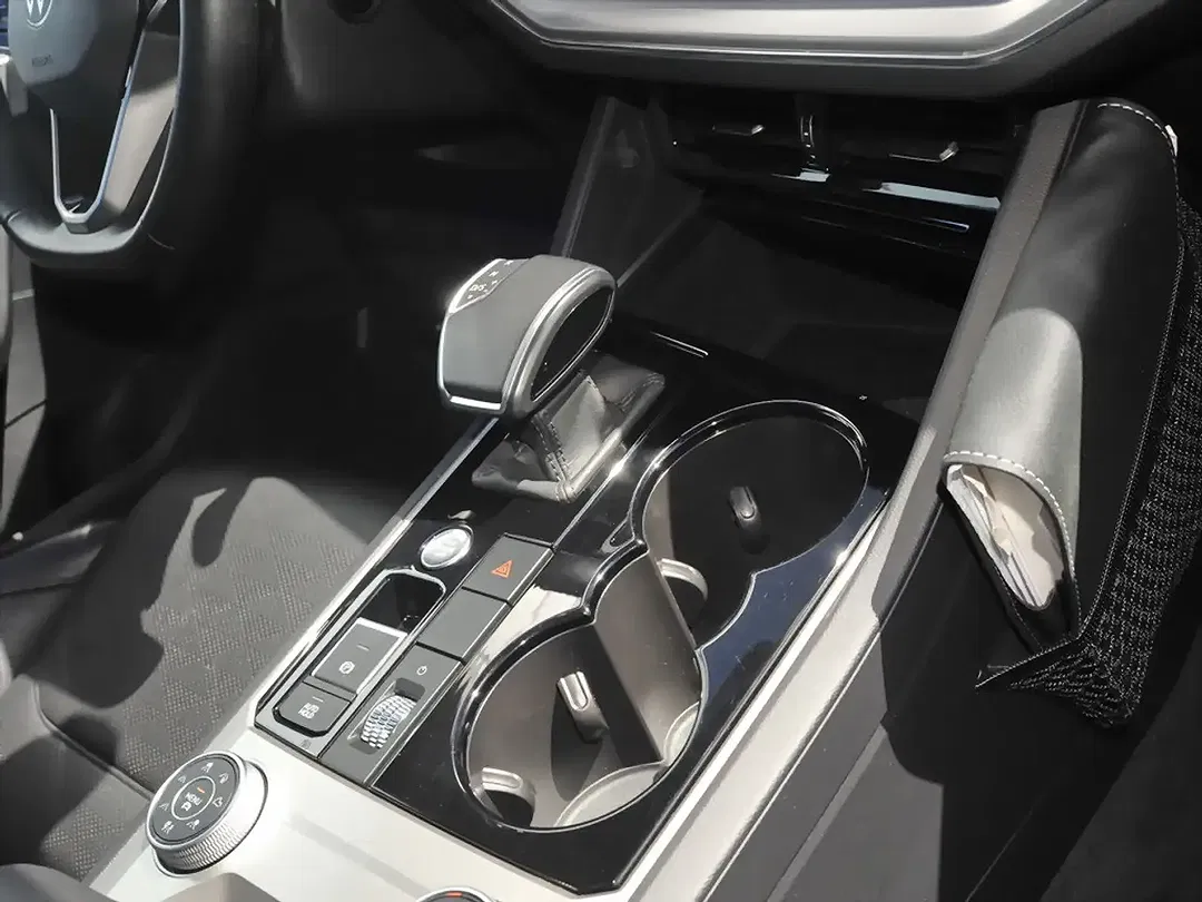 Volkswagen Touareg - Thumbnail 8