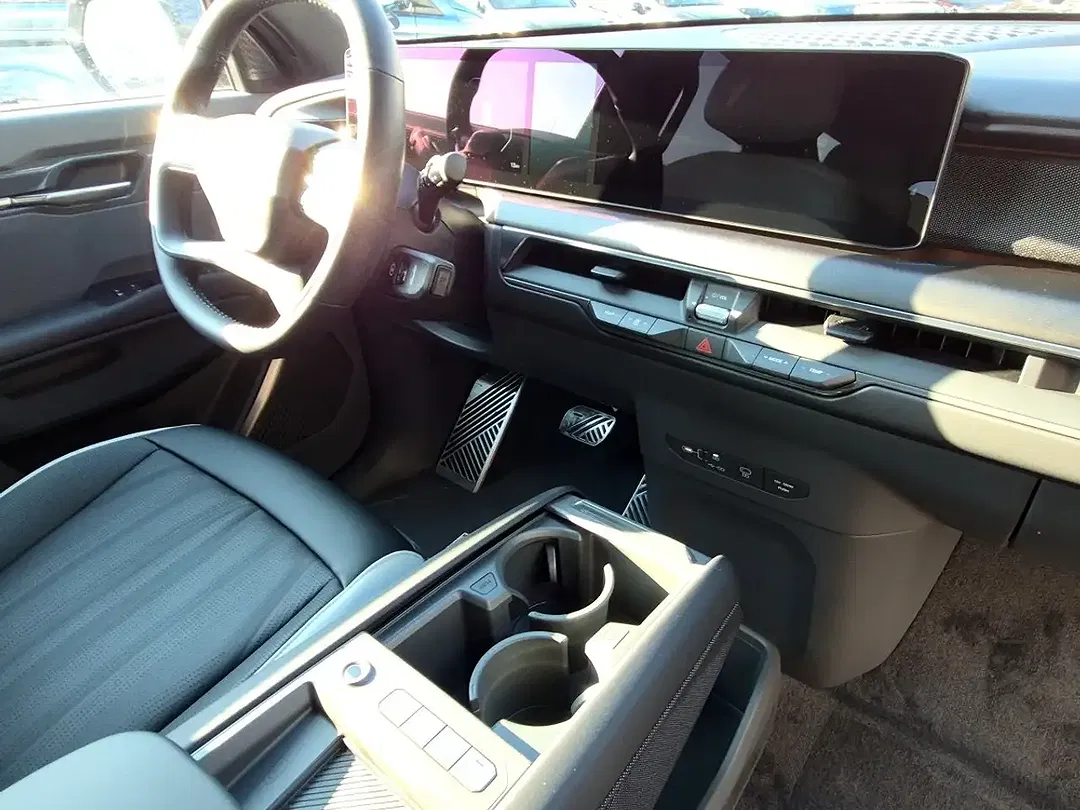 Kia EV9 - Thumbnail 10