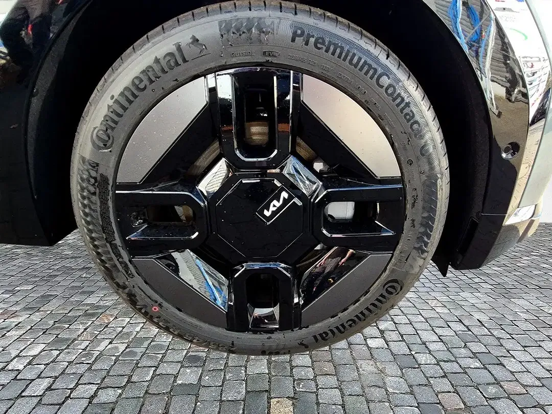 Kia EV9 - Thumbnail 11