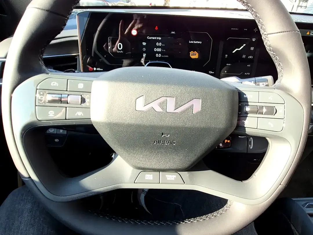 Kia EV9 - Thumbnail 12