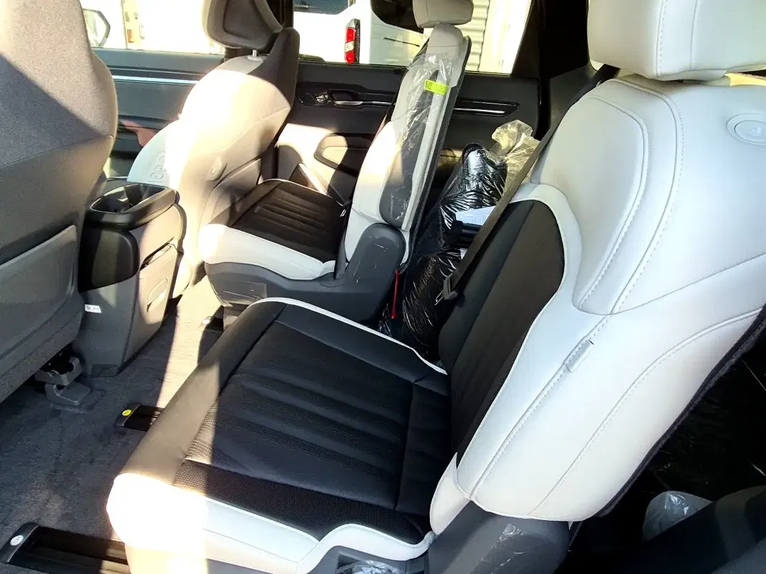 Kia EV9 - Thumbnail 6