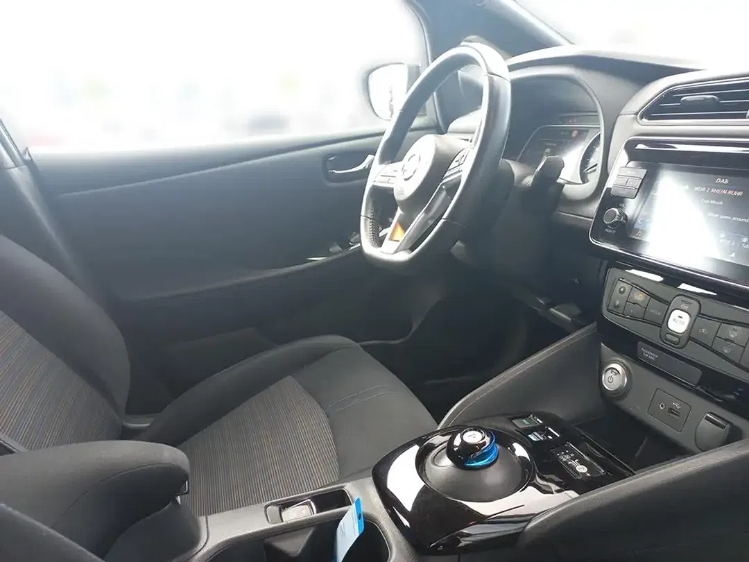Nissan Leaf - Thumbnail 8