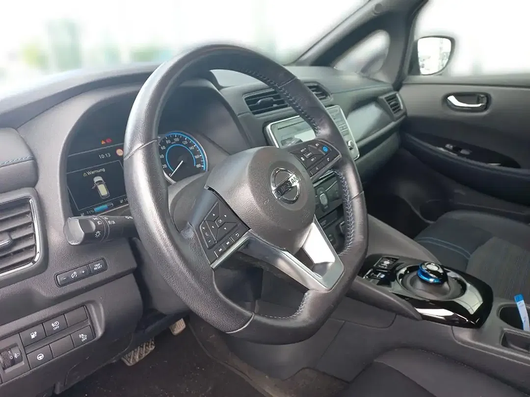 Nissan Leaf - Thumbnail 10
